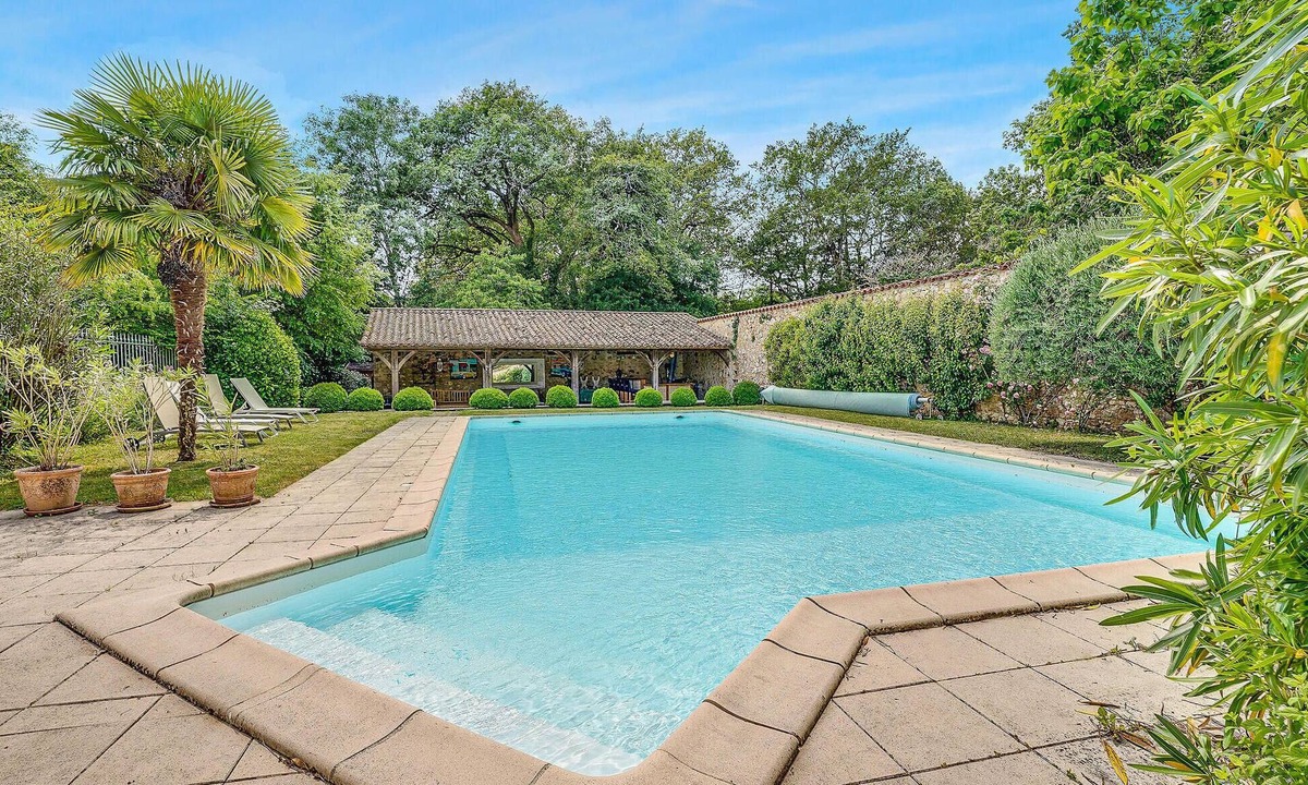 Nieul-le-Dolent House | Stunning home in Nieul Le Dolent