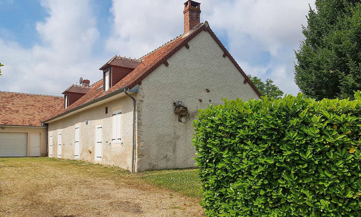 Ardentes House | Stunning home in Ardentes with kitchen