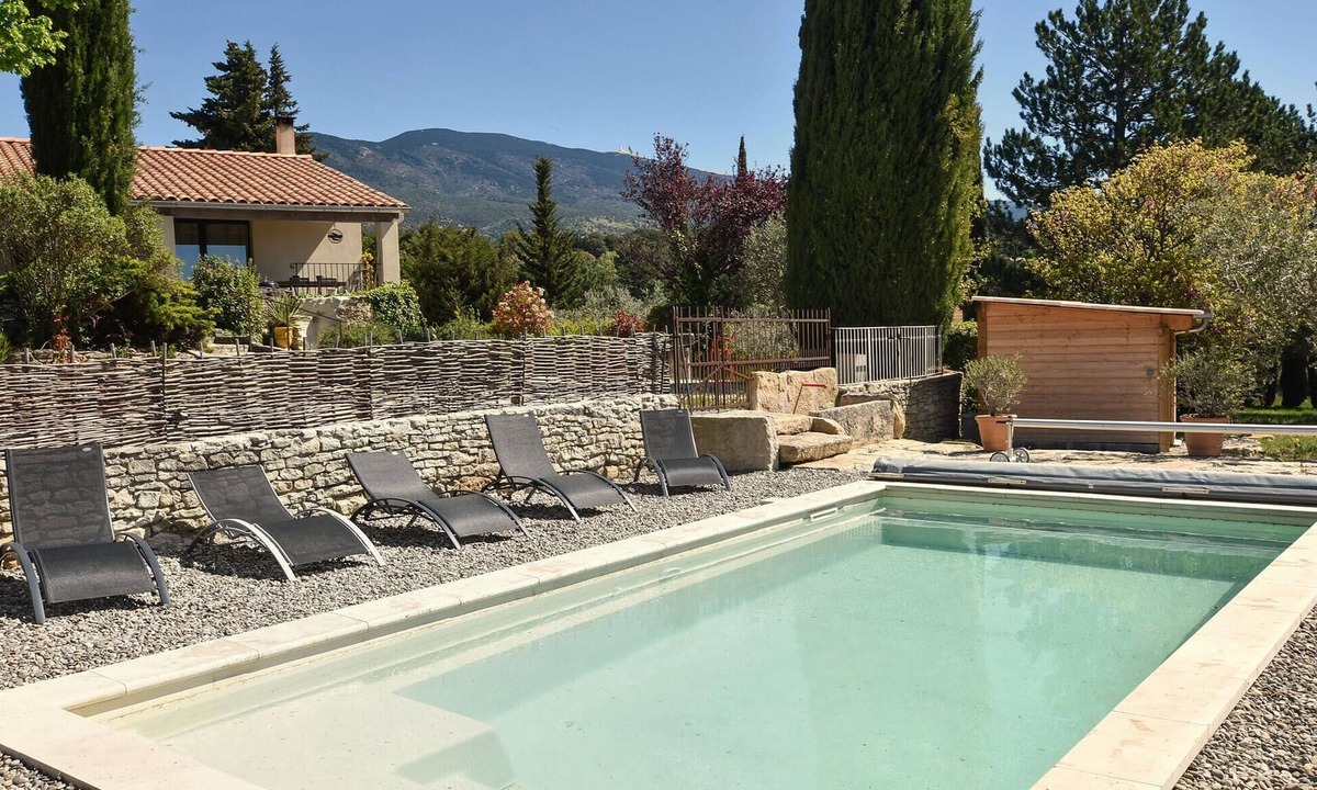 Bedoin House | Stunning home in Bédoin with private swimming pool, can be inside or outside