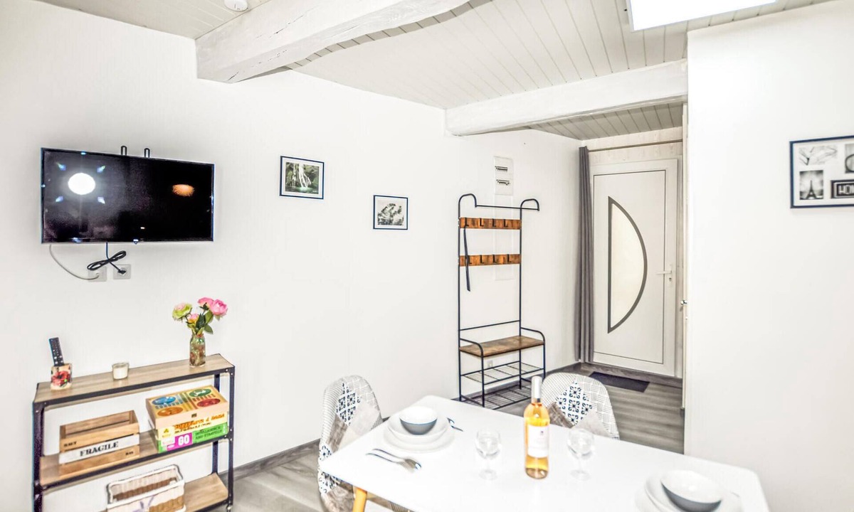 Belesta House | Stunning home in Bélesta with WiFi