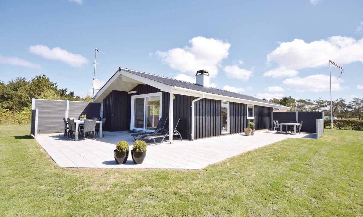 Blavand Strand House | Stunning home in Blåvand with sauna