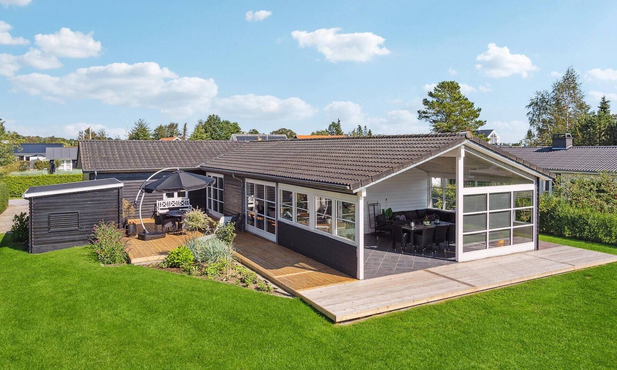 Hvidbjerg Strand House | Stunning home in Børkop with kitchen