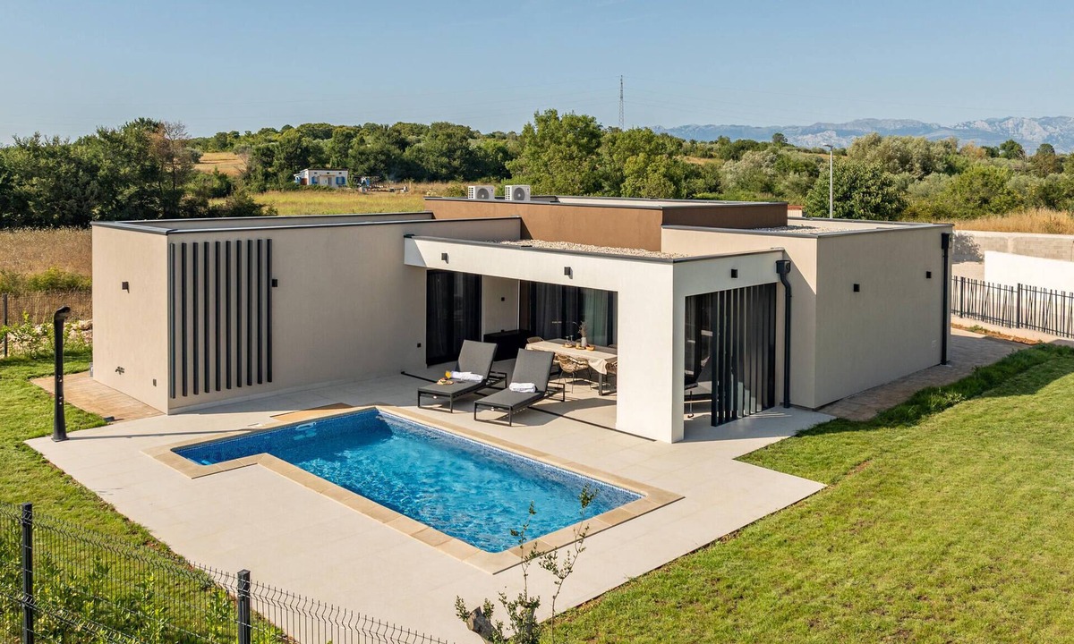 Brisevo House | Stunning home in Brisevo with sauna