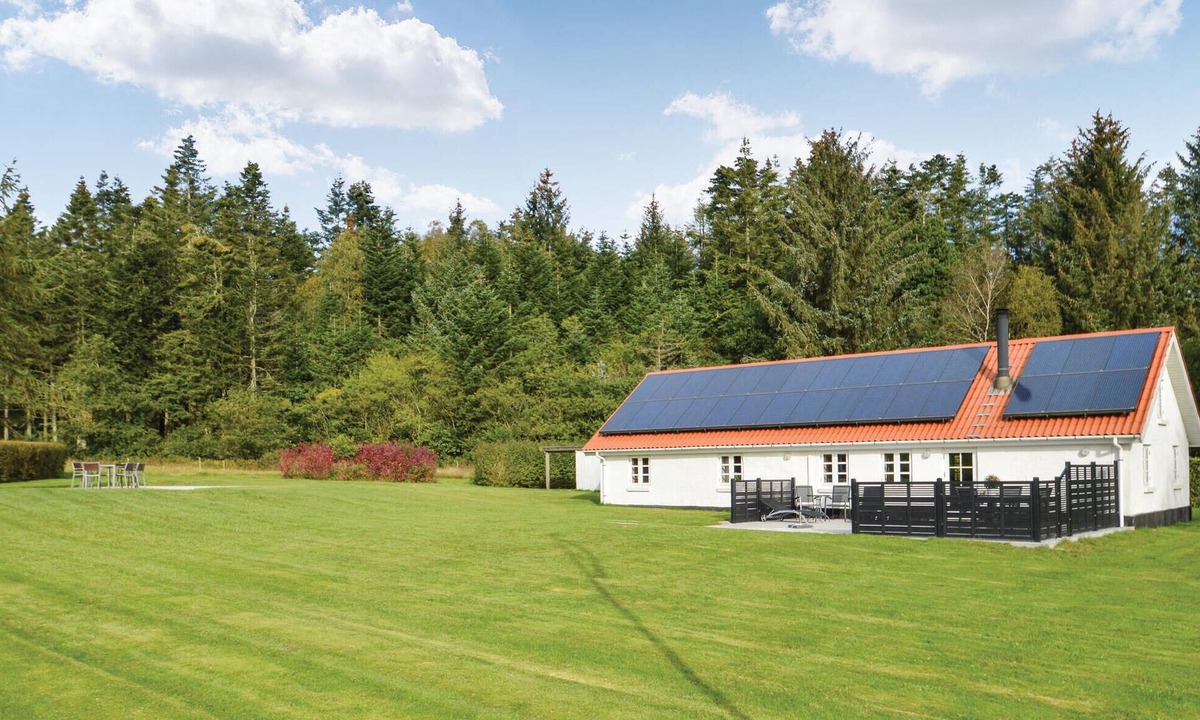 Tranum House | Stunning home in Brovst with kitchen