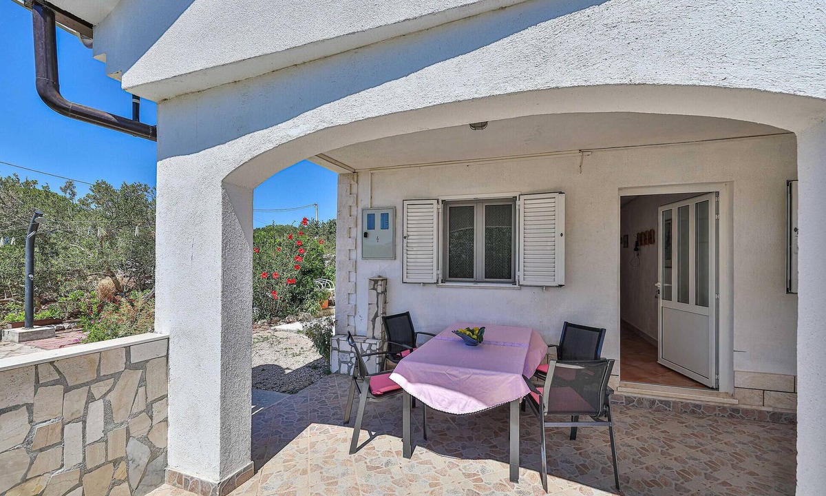 Drvenik Mali House | Stunning home in Drvenik Mali with WiFi