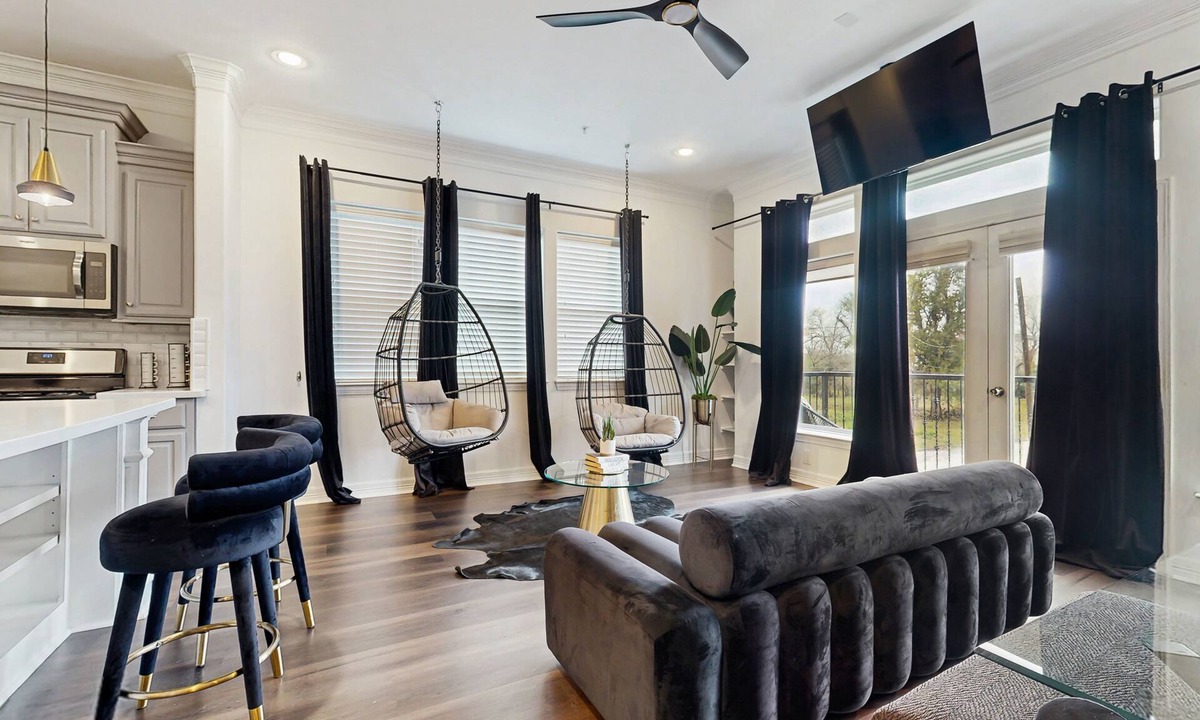 Northside House | Stunning home in downtown Houston w private hot tub & loft - ideal location