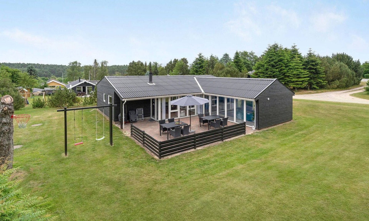 Egsmark Strand House | Stunning home in Ebeltoft with kitchen