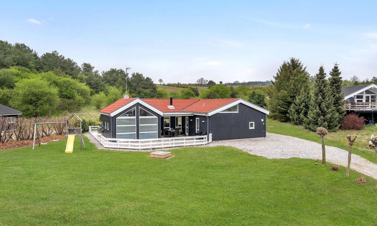 Lyngsbæk Strand House | Stunning home in Ebeltoft with kitchen