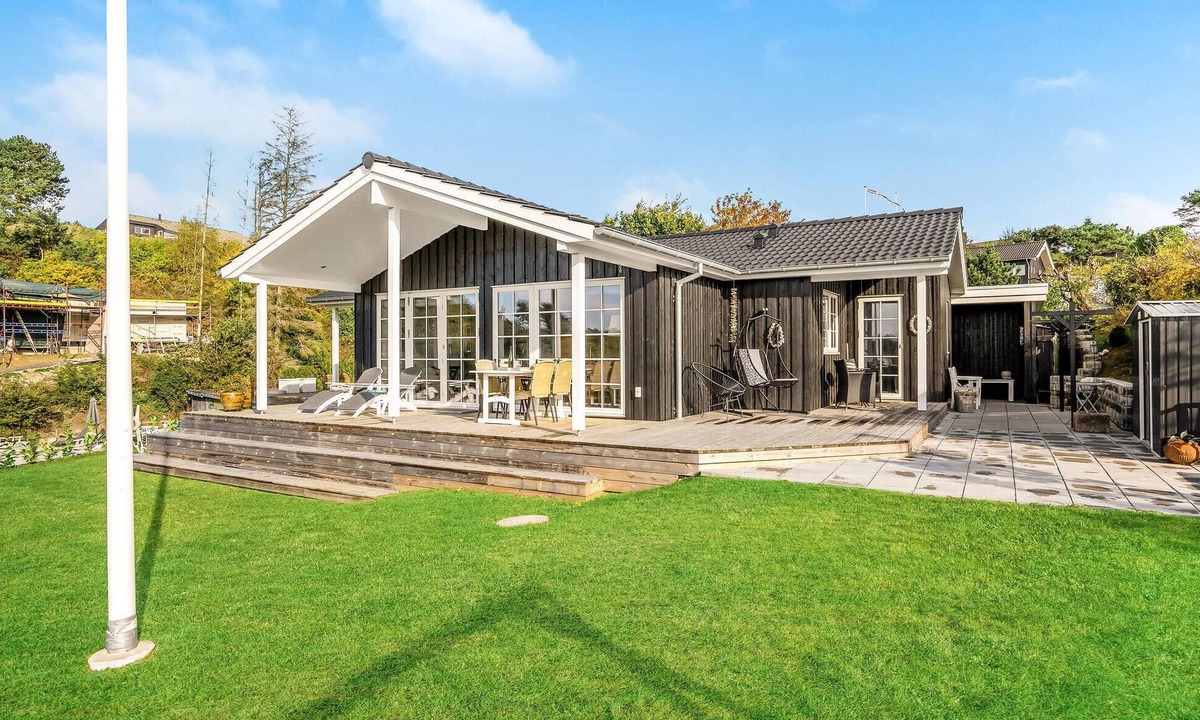 Handrup Strand House | Stunning home in Ebeltoft with WiFi
