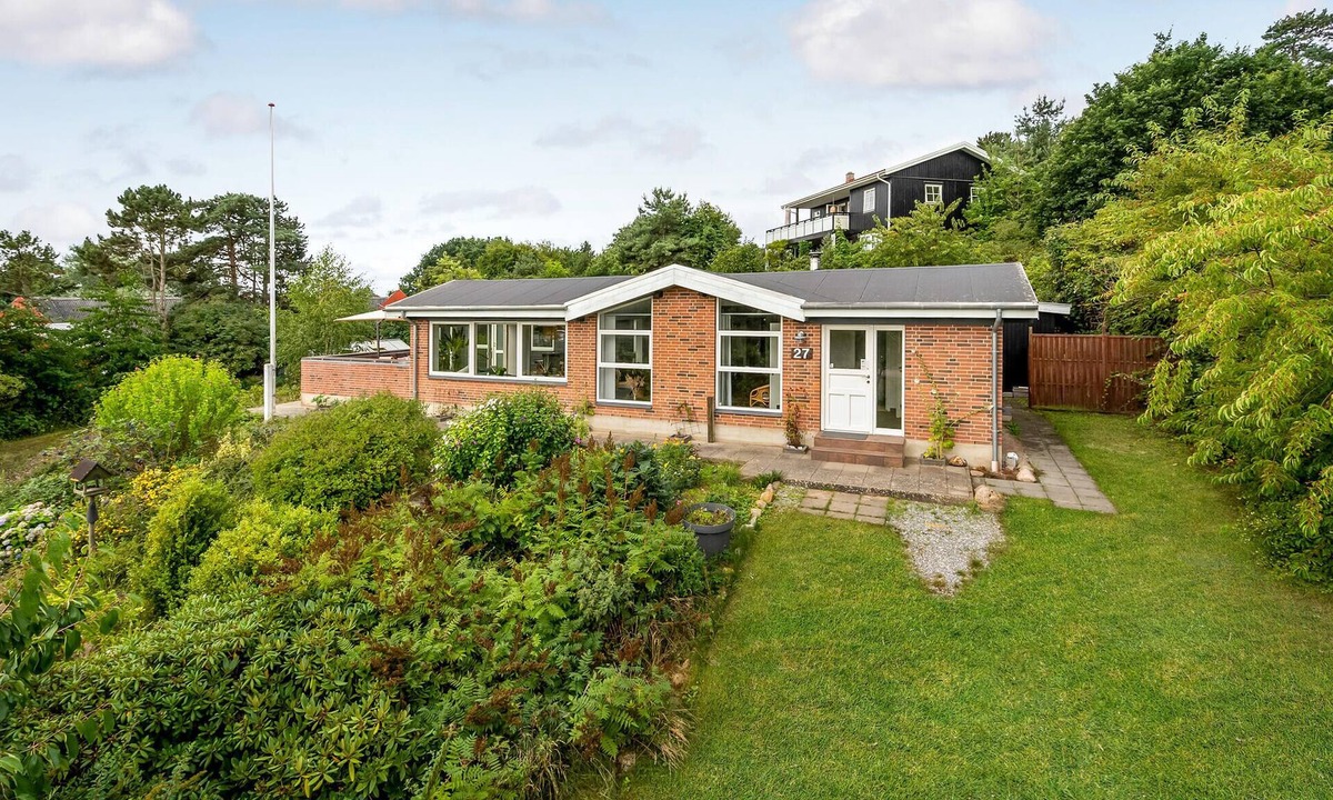 Vibæk Strand House | Stunning home in Ebeltoft with kitchen