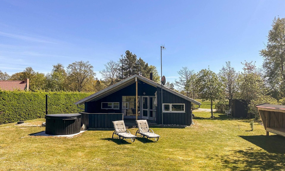 Lyngsbæk Strand House | Stunning home in Ebeltoft with sauna