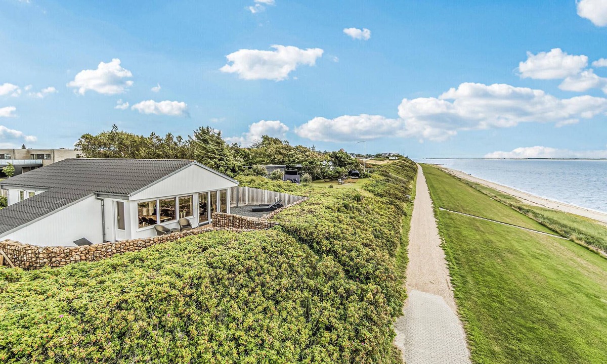 Sjaelborg House | Stunning home in Esbjerg V with WiFi