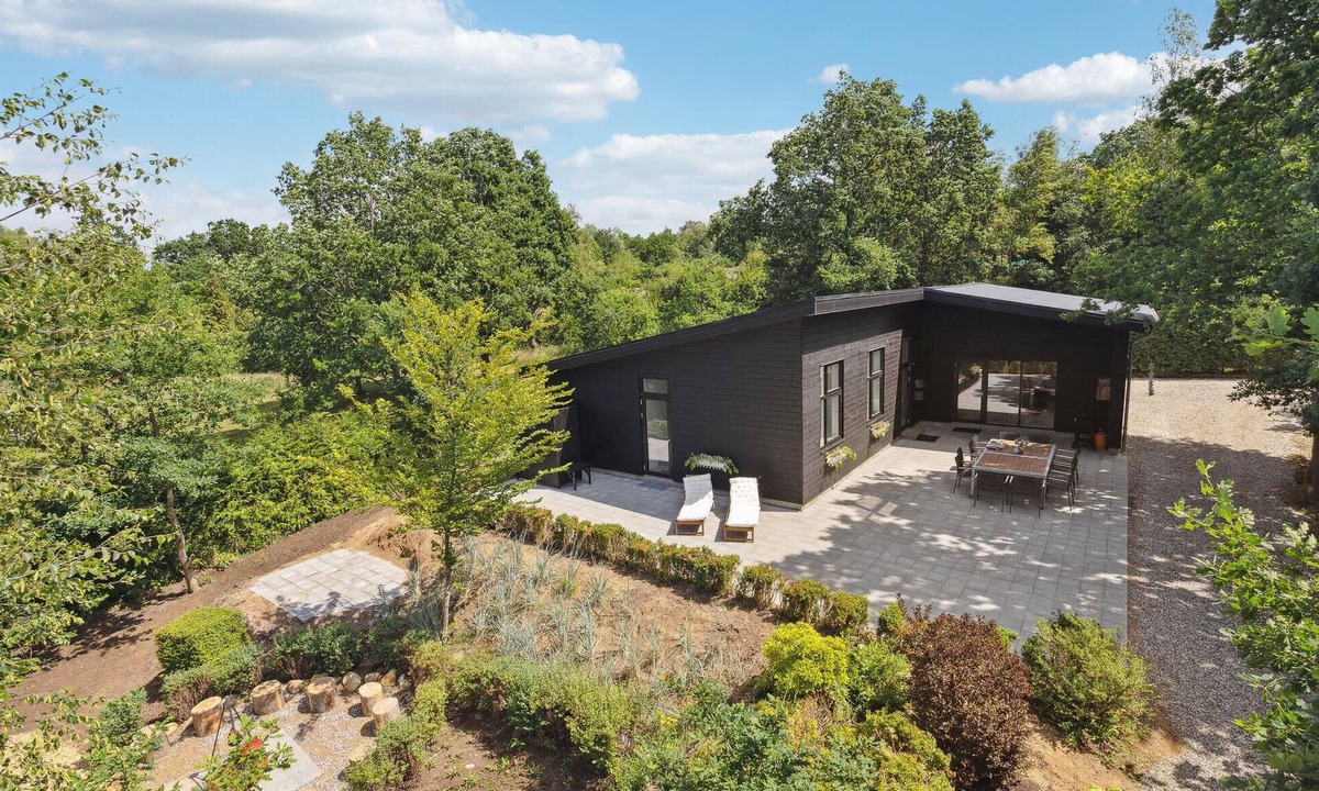 Farvang House | Stunning home in Fårvang with WiFi