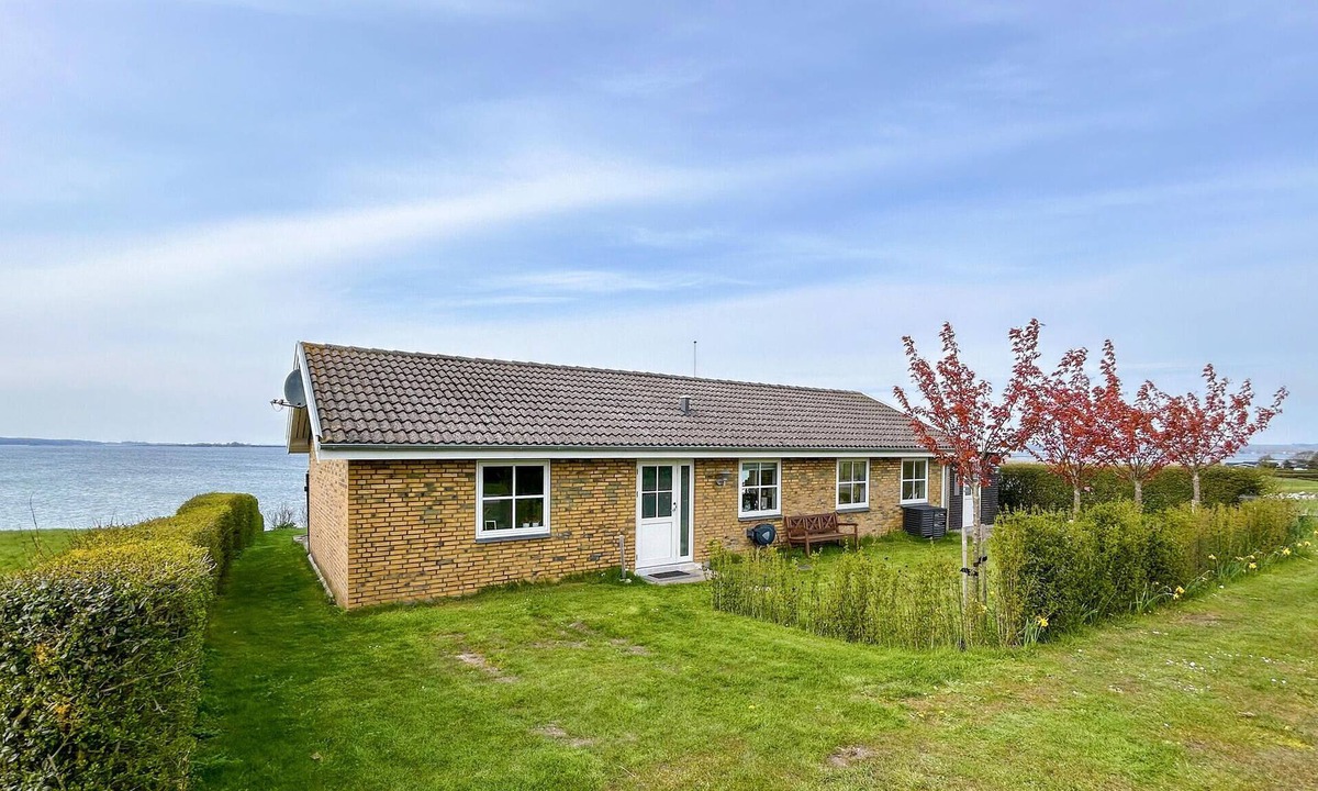 Bøjden House | Stunning home in Faaborg with house sea view