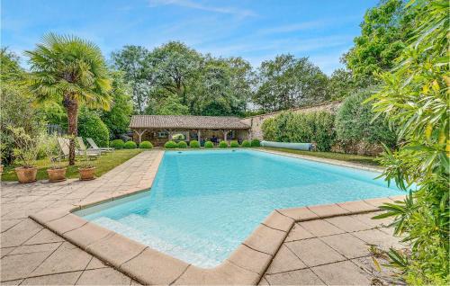 Nieul-le-Dolent House | Stunning Home In Nieul Le Dolent
