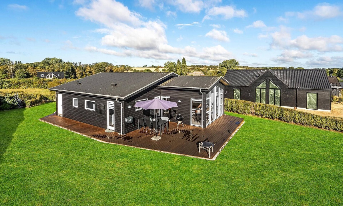 Frørup House | Stunning home in Frørup with kitchen