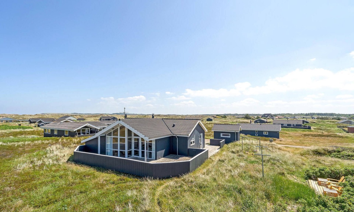 Lild Strand House | Stunning home in Frøstrup with sauna