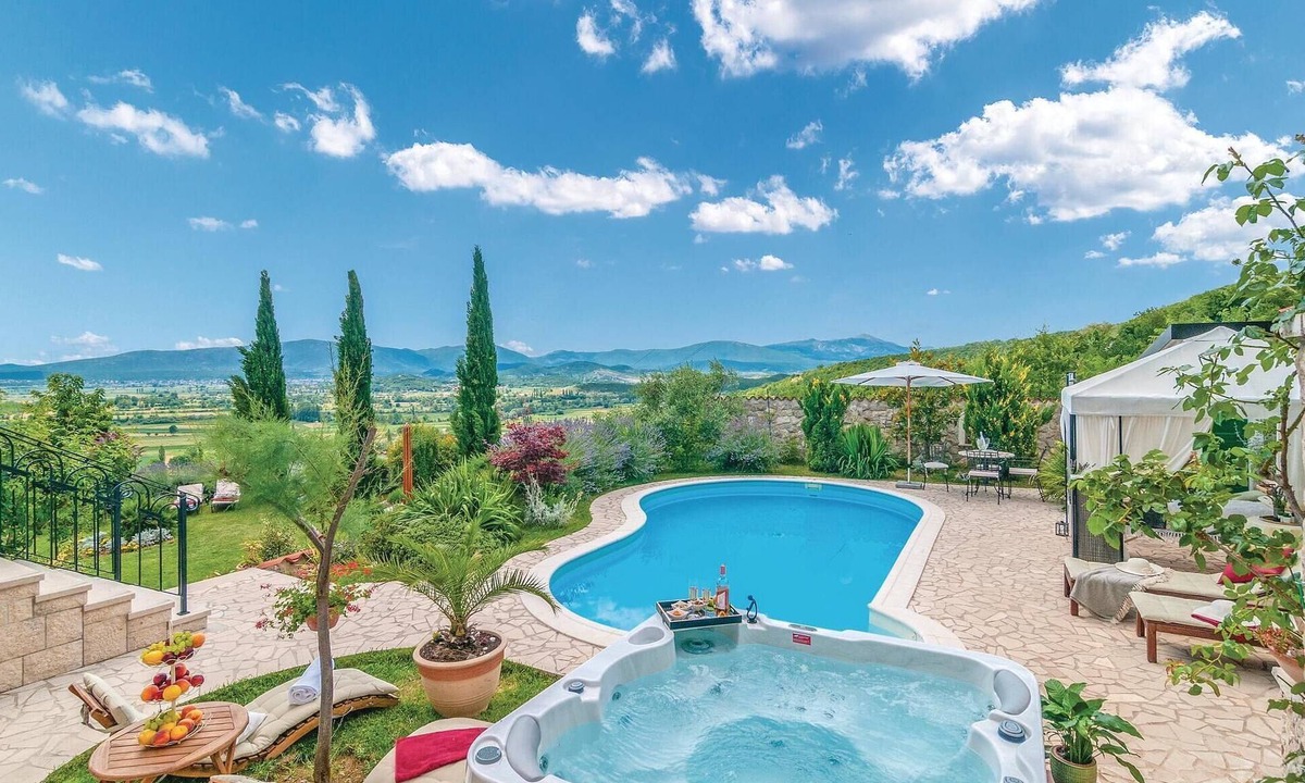 Sinj House | Stunning home in Gala Otok with sauna