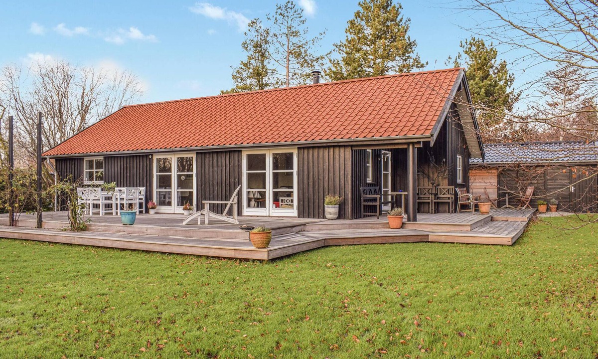Smidstrup Strand House | Stunning home in Gilleleje with WiFi