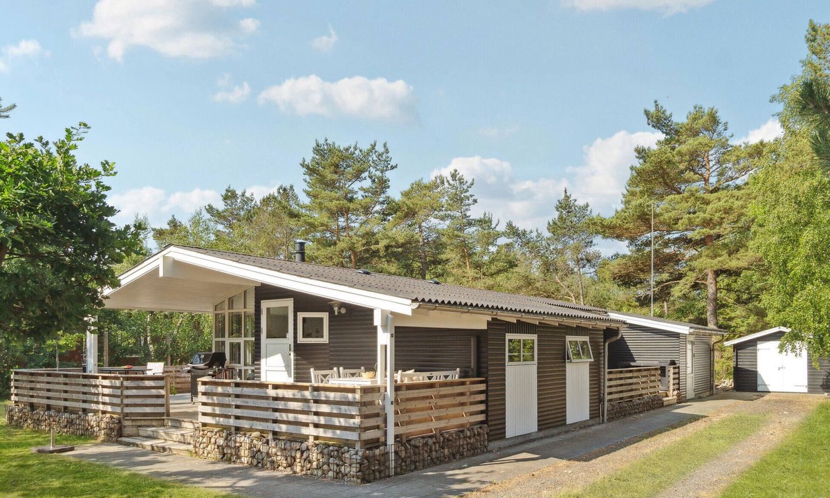 Fjellerup House | Stunning home in Glesborg with WiFi