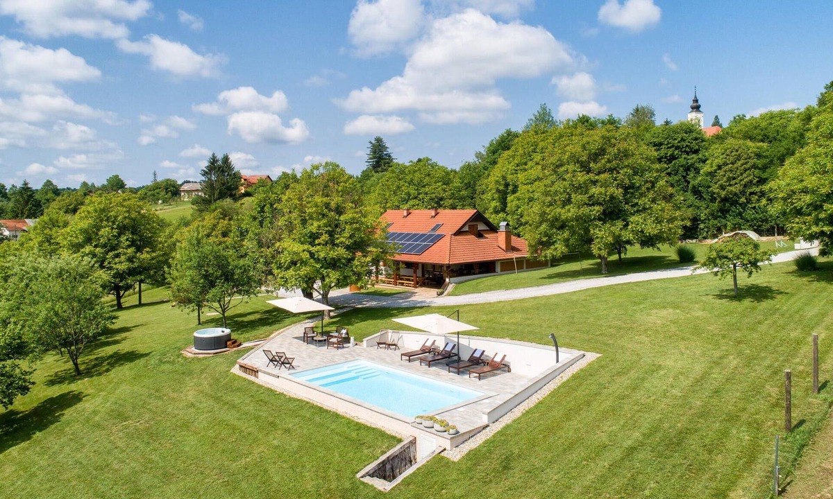 Glina House | Stunning home in Glina with sauna