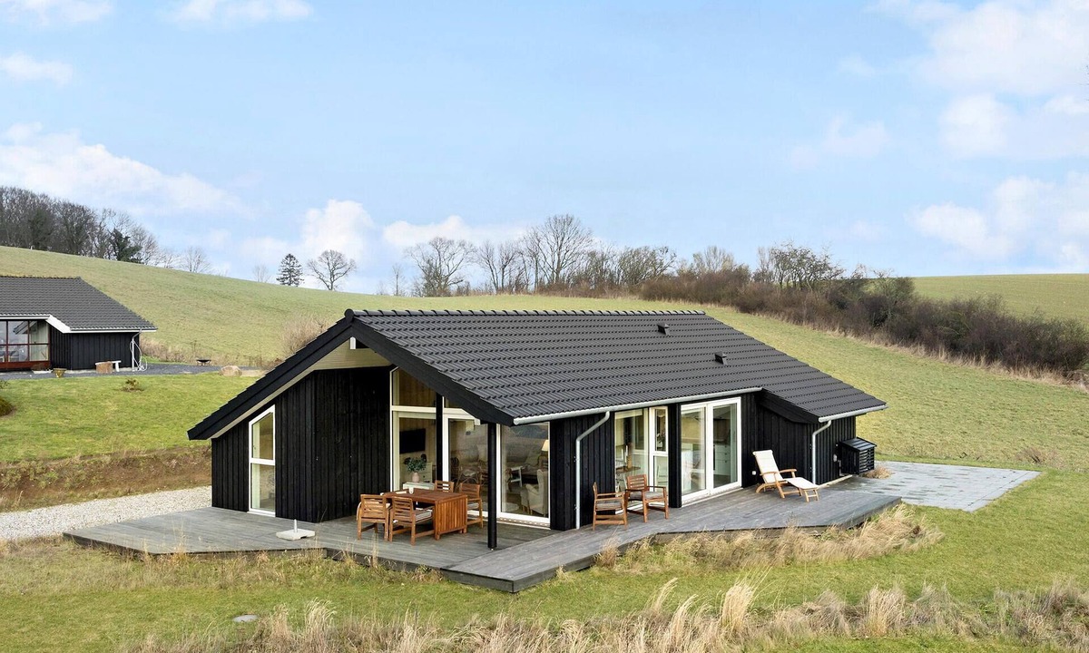 Haarby House | Stunning home in Haarby with kitchen