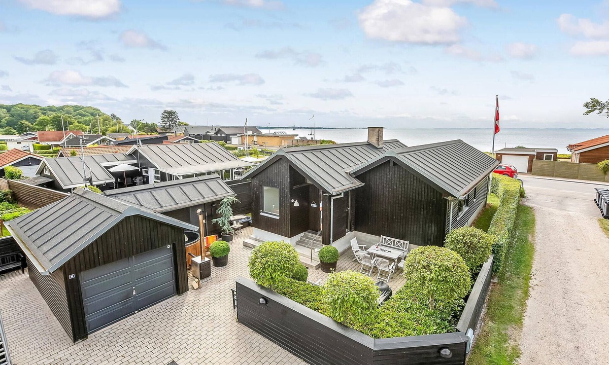 Kelstrup Strand House | Stunning home in Haderslev with WiFi