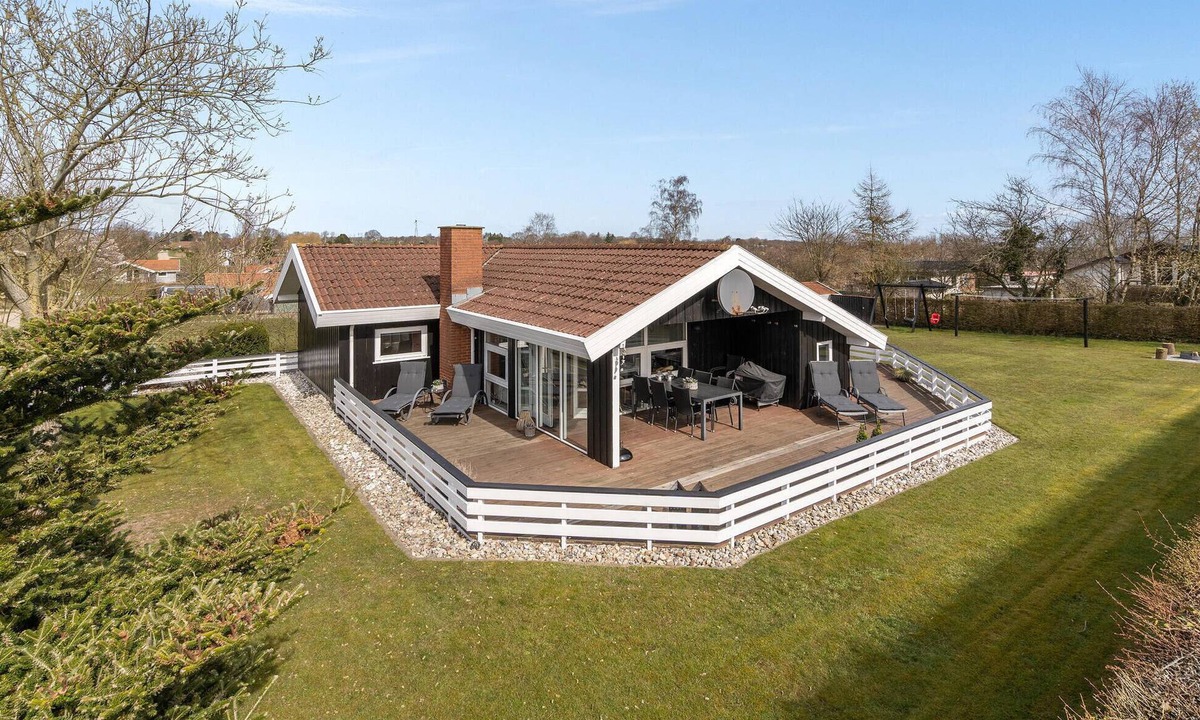 Hejlsminde Strand House | Stunning home in Hejls with WiFi