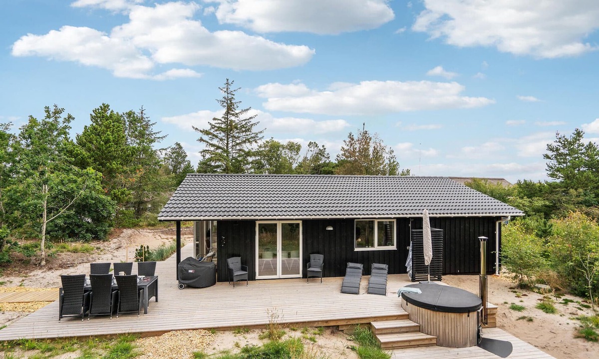 Henne House | Stunning home in Henne with kitchen