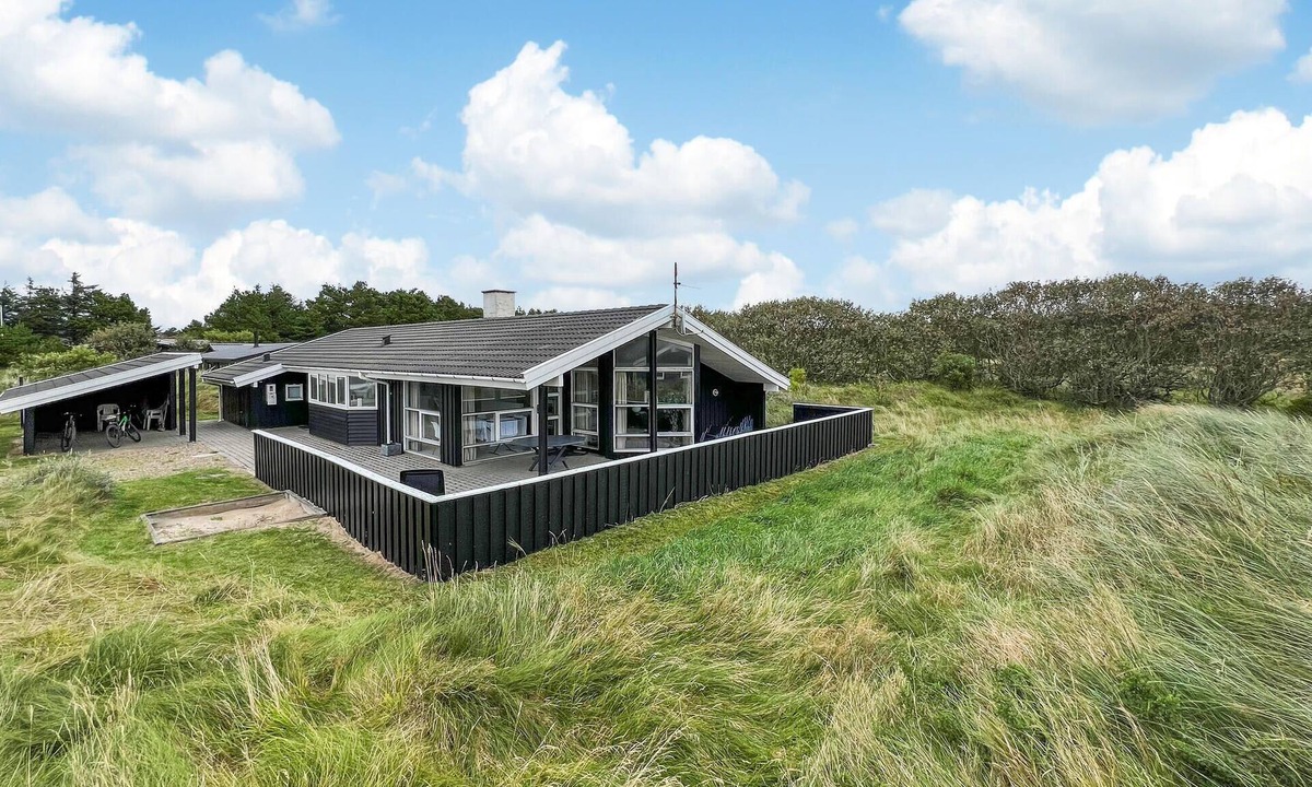 Henne Strand House | Stunning home in Henne with sauna