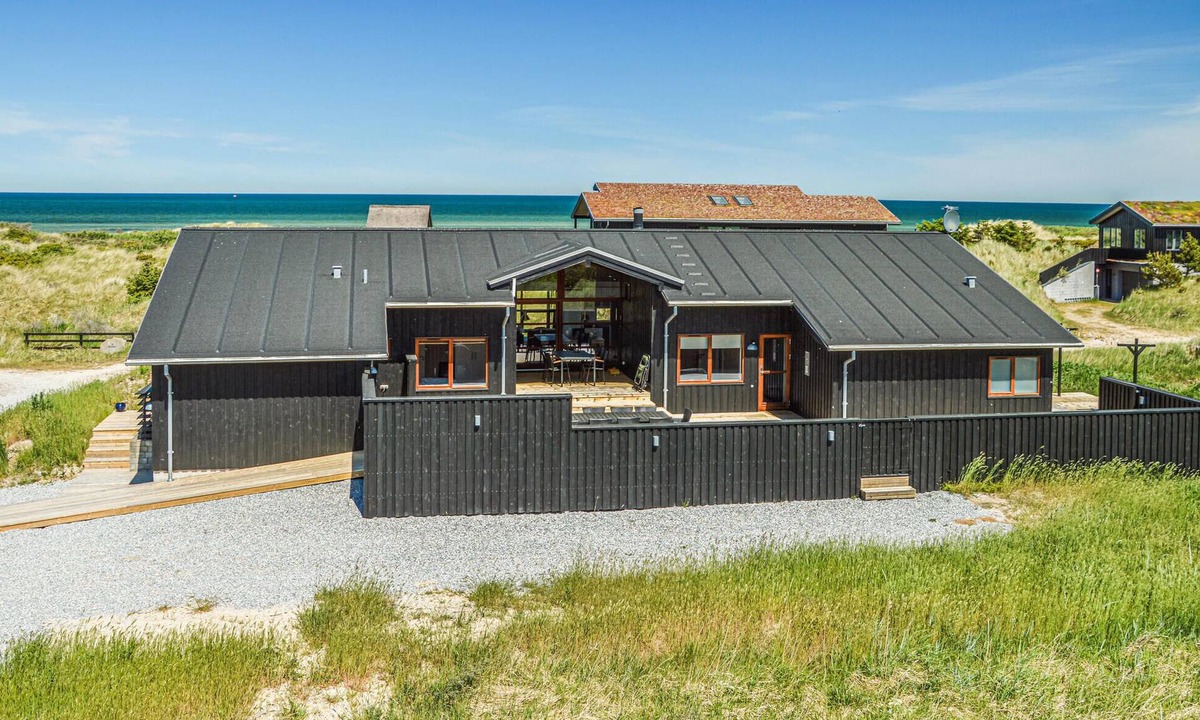 Hirtshals House | Stunning home in Hirtshals with sauna