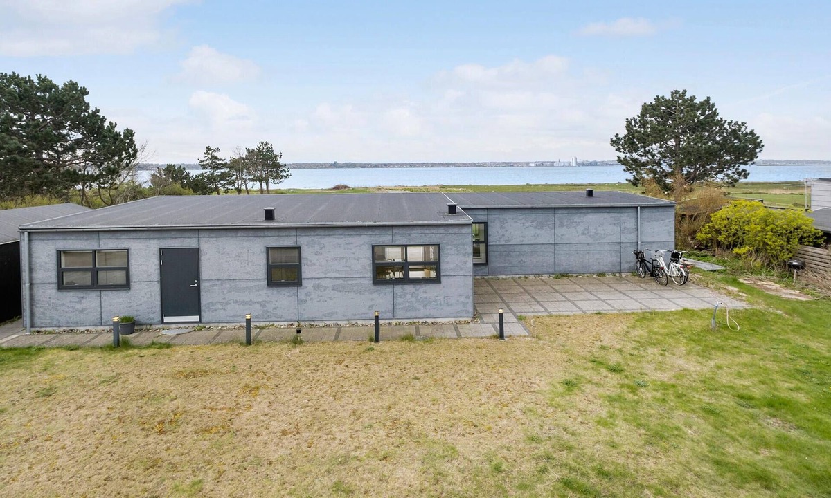 Holbaek House | Stunning home in Holbæk with kitchen