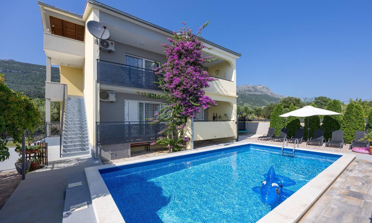 Kastel Luksic House | Stunning home in Kastel Luksic