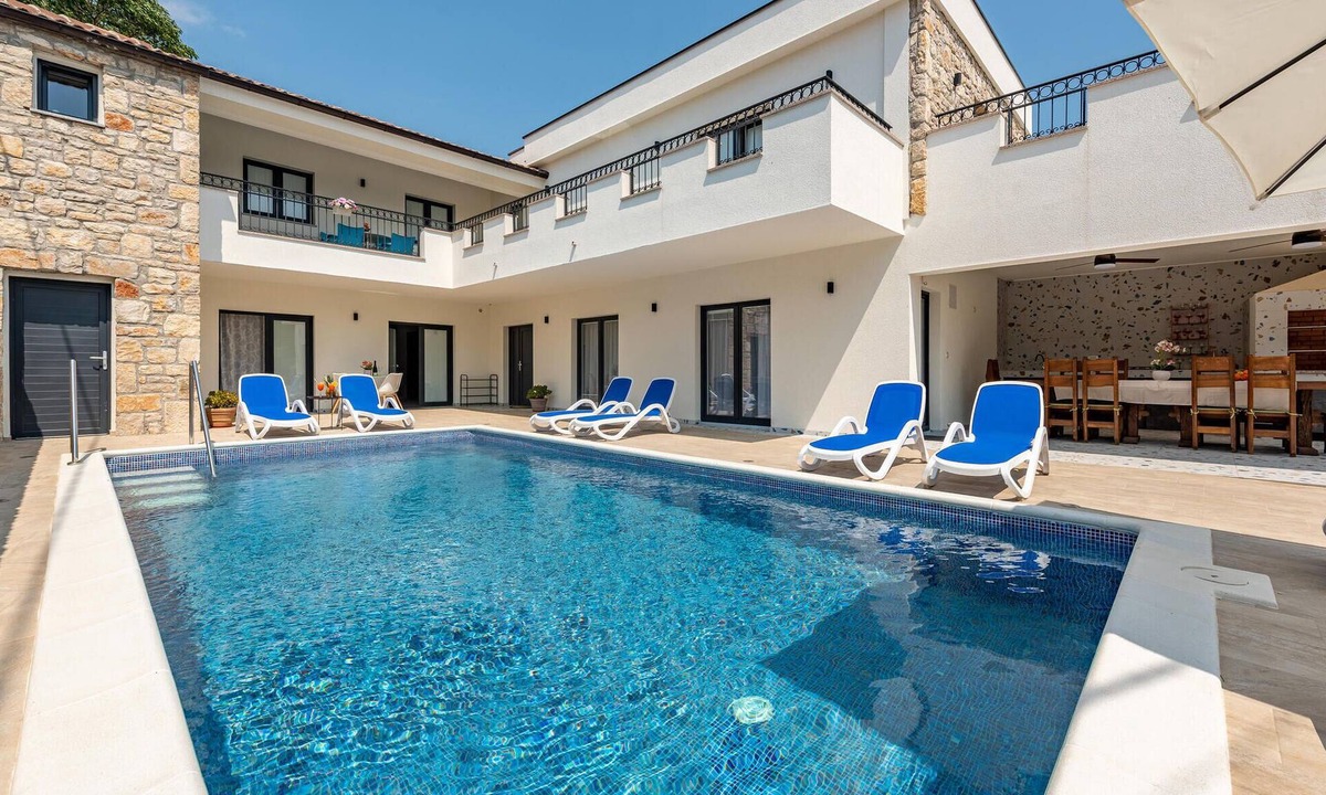 Sveti Filip i Jakov House | Stunning home in Rastane gornje