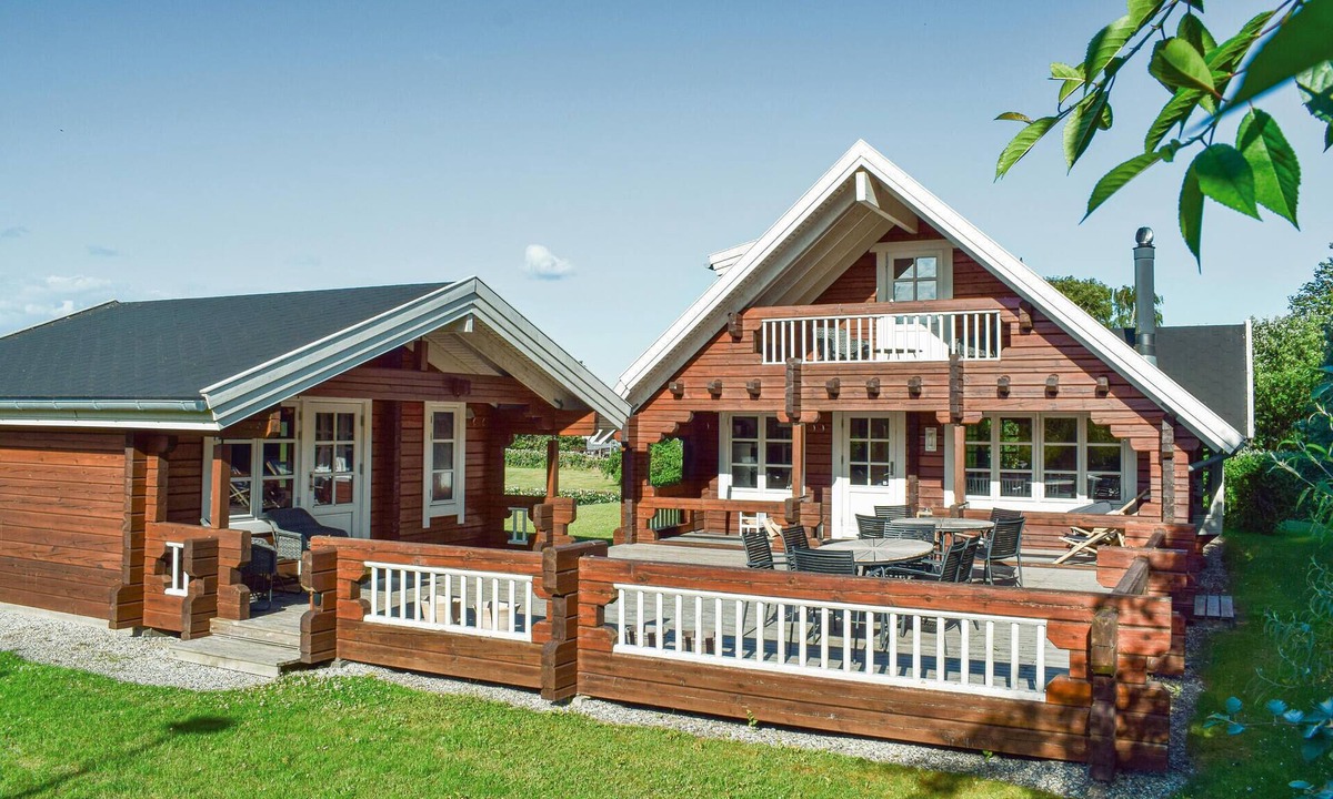Østerskov House | Stunning home in Humble with sauna