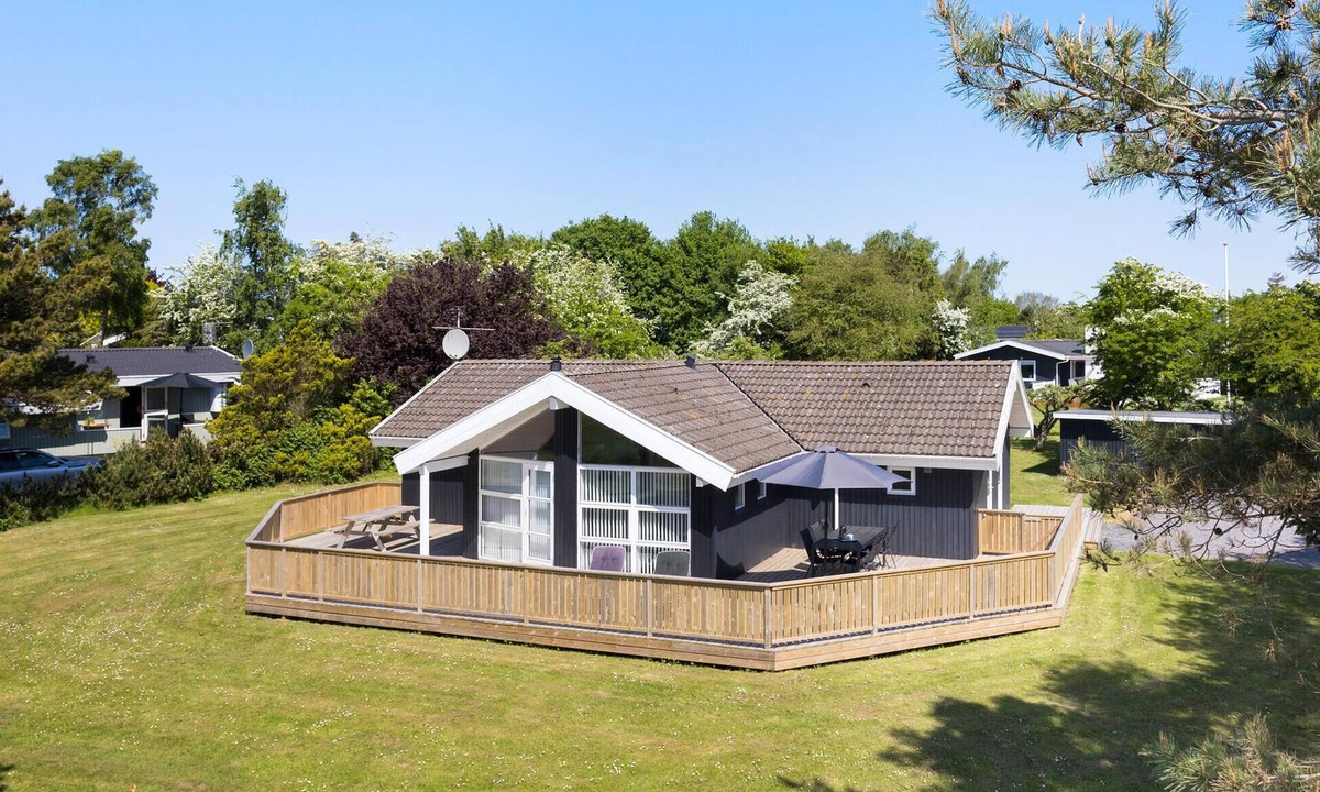 Østerskov House | Stunning home in Humble with sauna