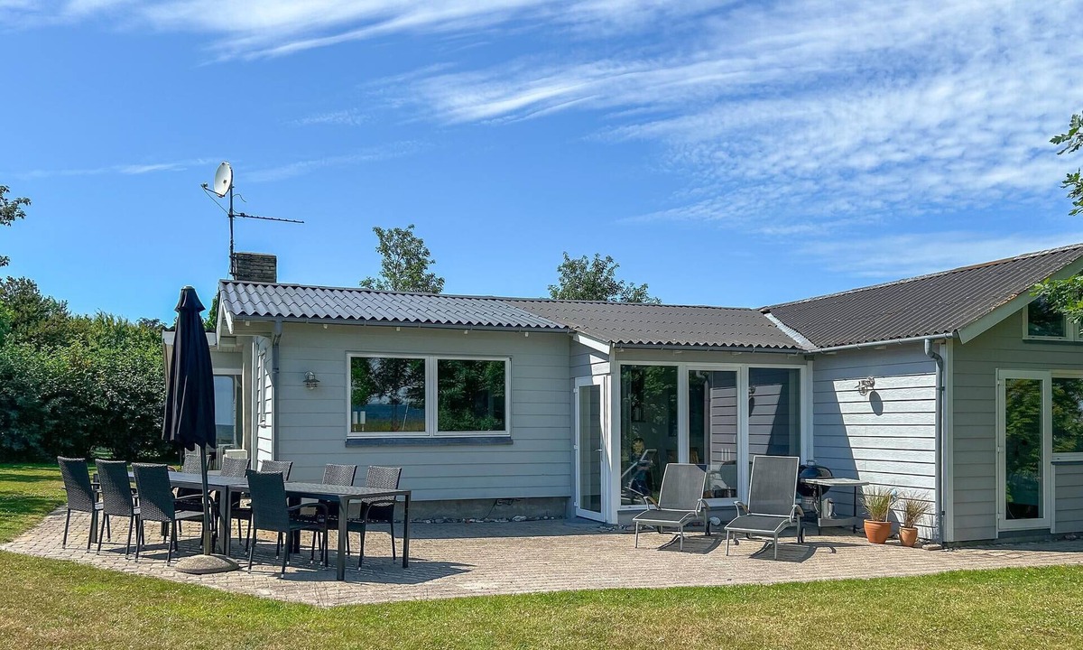 Østerskov House | Stunning home in Humble with sauna