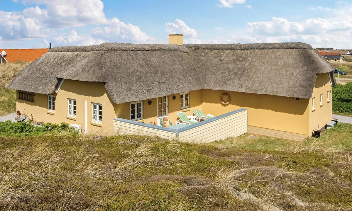 Bjerregard Strand House | Stunning home in Hvide Sande with sauna
