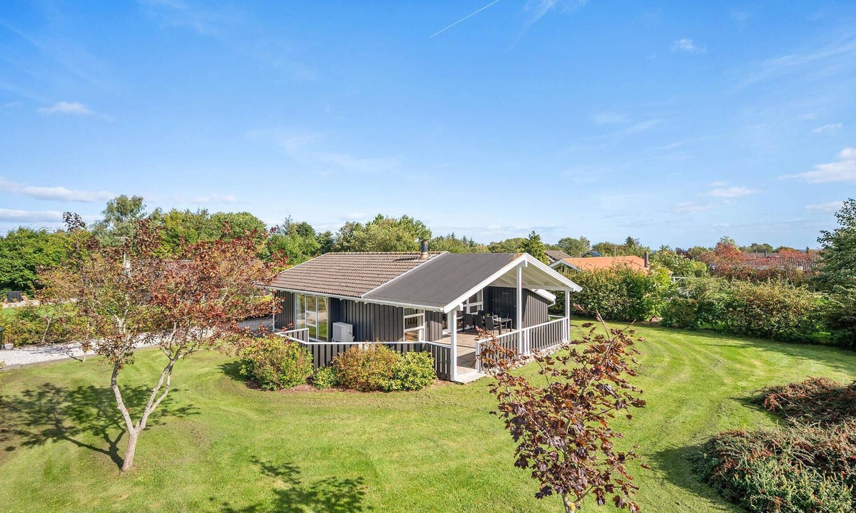 Pøt Strandby House | Stunning home in Juelsminde with WiFi