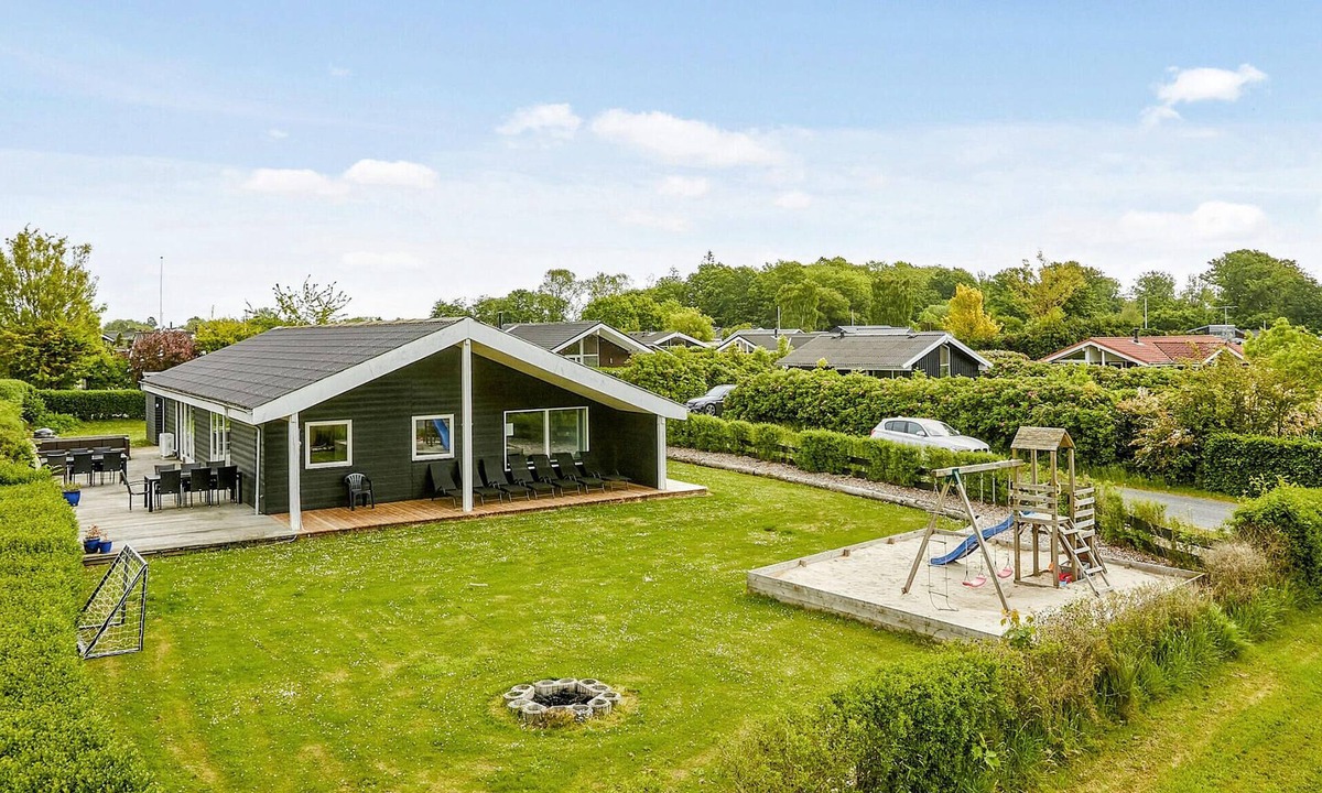 Pøt Strandby House | Stunning home in Juelsminde with WiFi