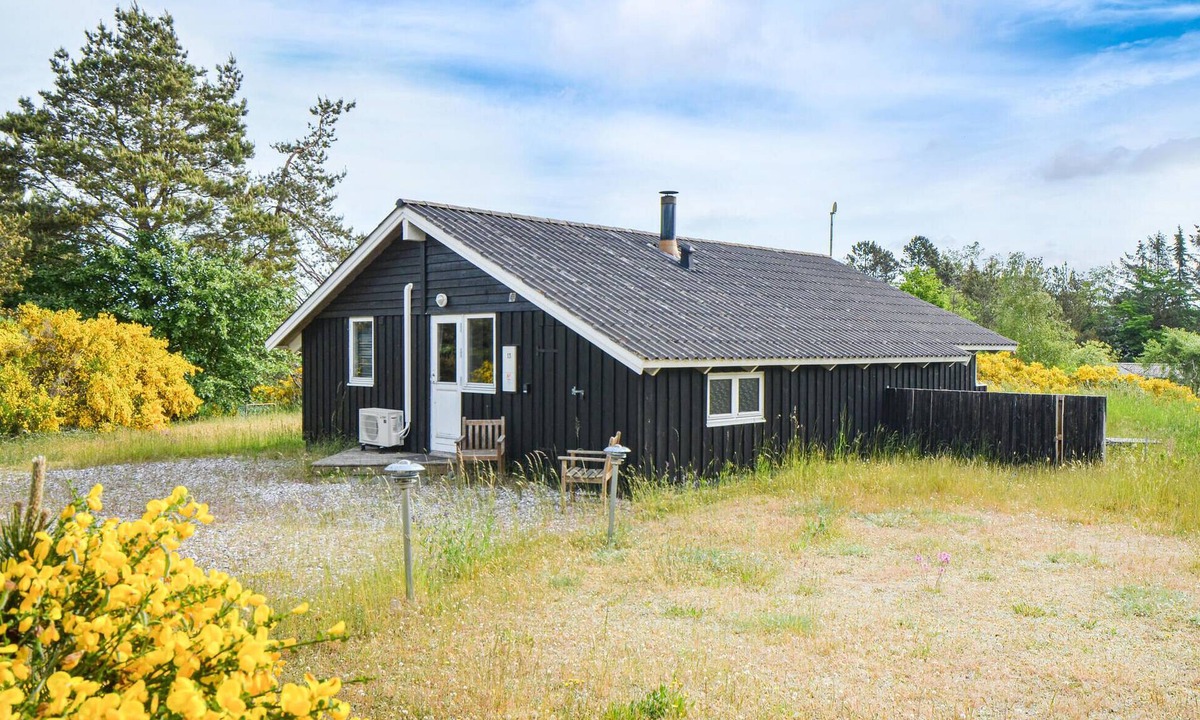 Knebel House | Stunning home in Knebel with kitchen