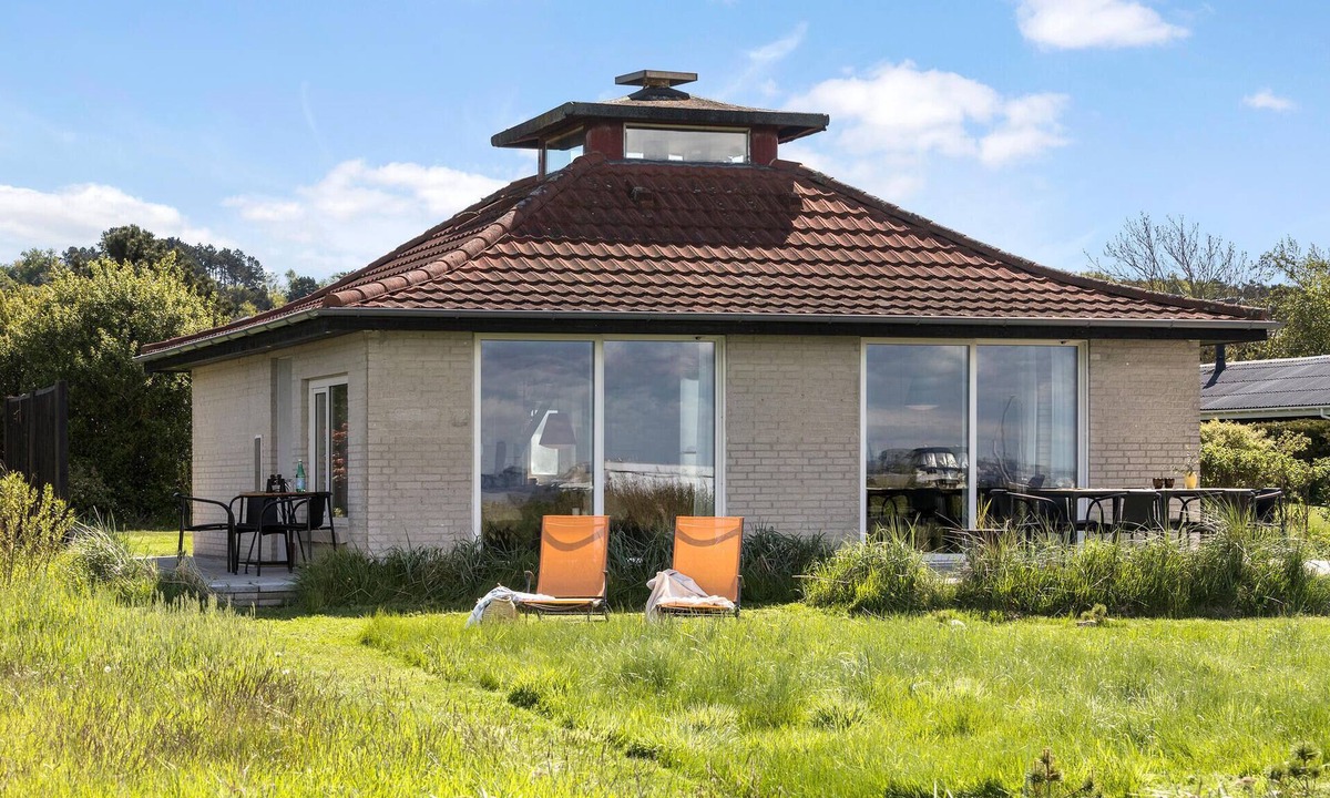Skødshoved Strand House | Stunning home in Knebel with house sea view