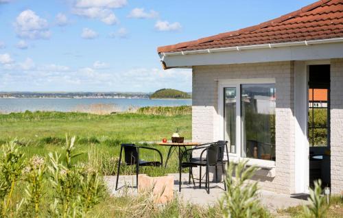 Skødshoved Strand House | Stunning Home In Knebel With Kitchen