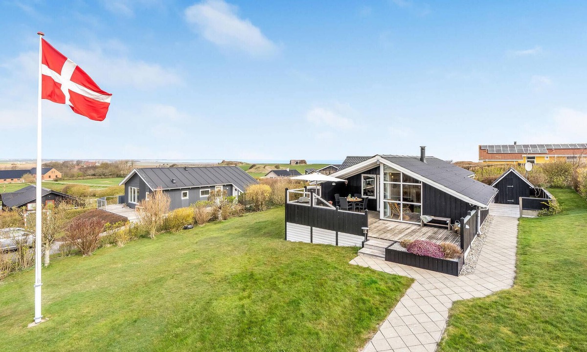 Lemvig House | Stunning home in Lemvig with WiFi