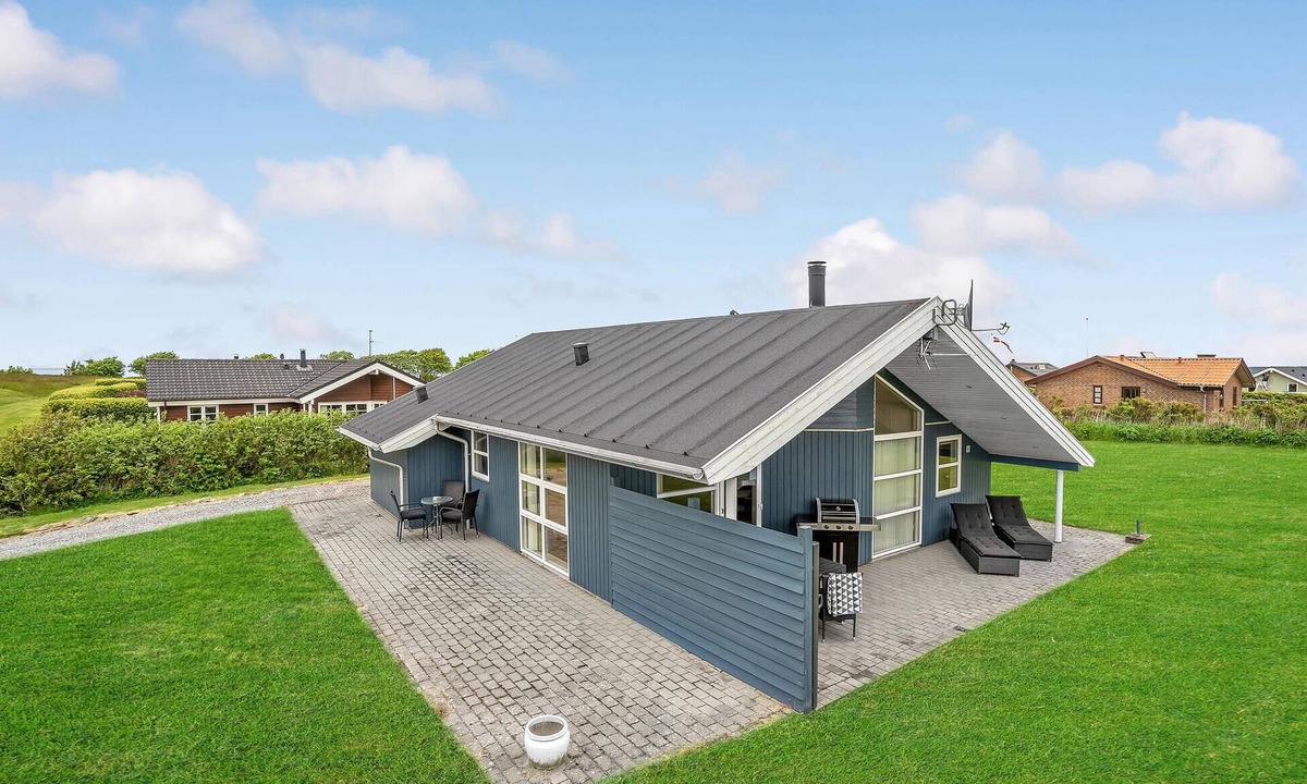 Lemvig House | Stunning home in Lemvig with WiFi