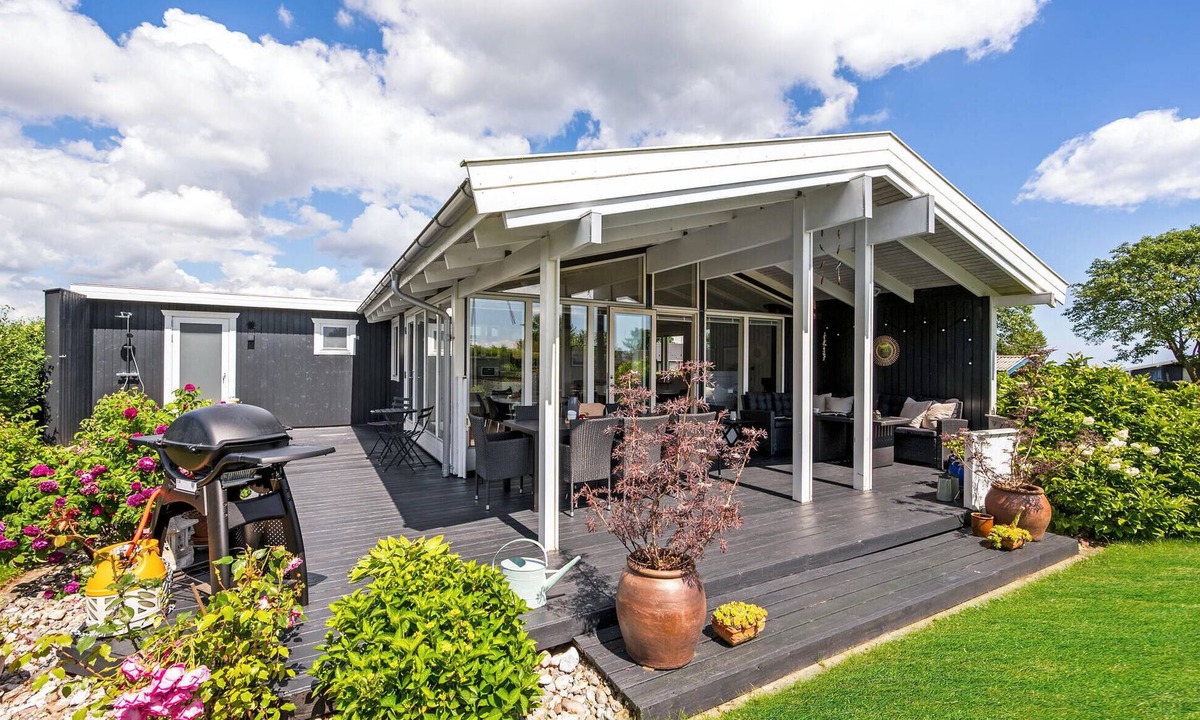 Ajstrup House | Stunning home in Malling with sauna