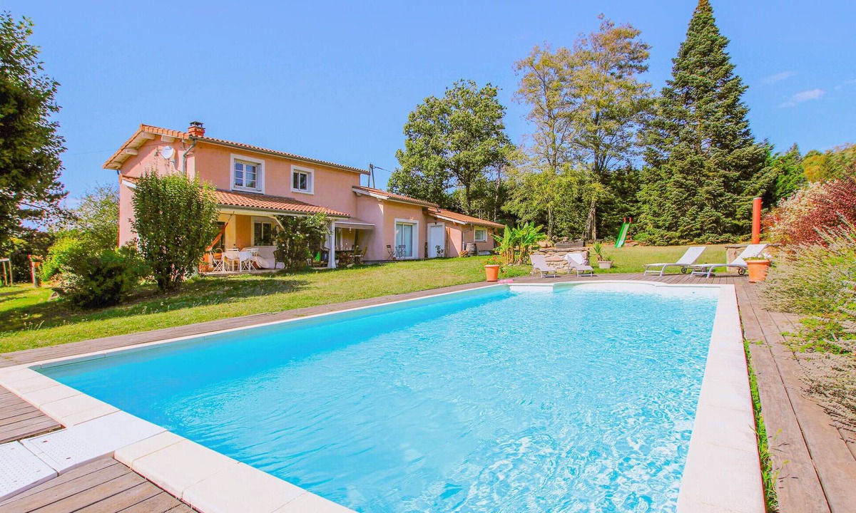Montseveroux House | Stunning home in Monseveroux