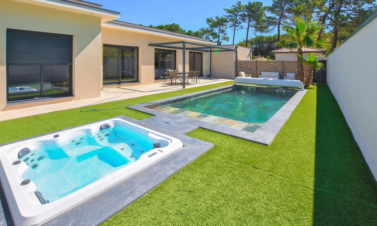 Mornas House | Stunning home in Mornas
