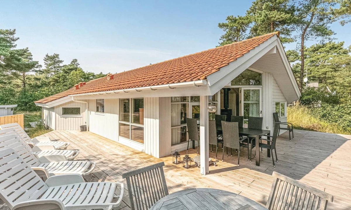 Balka Strand House | Stunning home in Nexø with kitchen