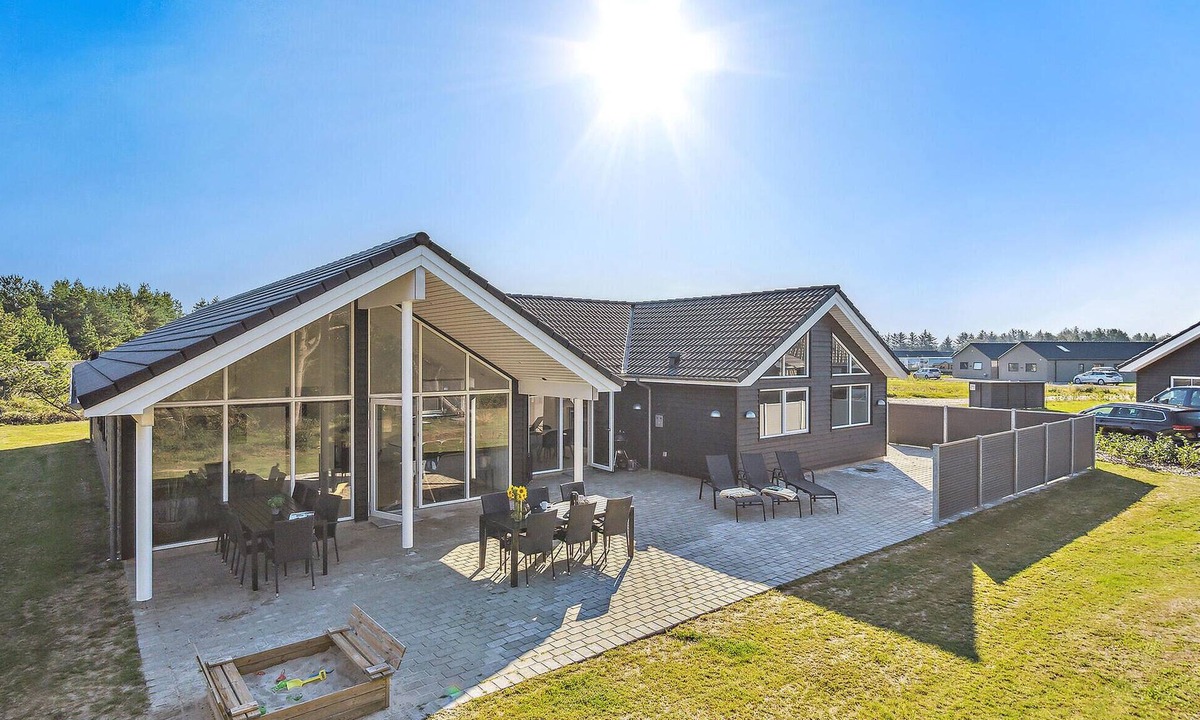 Houstrup House | Stunning home in Nørre Nebel with sauna